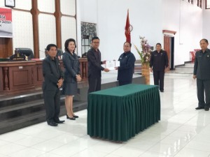 Wakili Bupati, Korengkeng Hadiri Rapat Paripurna DPRD Minahasa