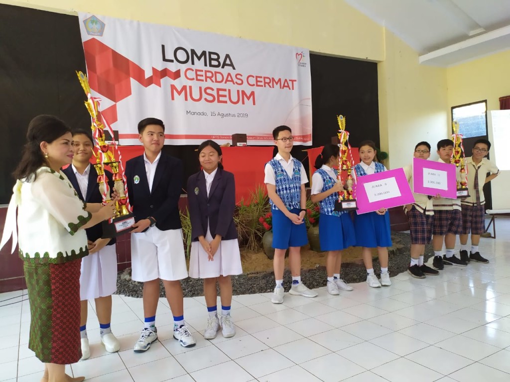 SMPN 1 Tomohon Berjaya di Lomba Cerdas Cermat Museum Sulawesi Utara