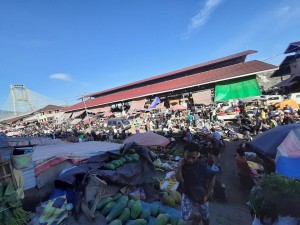 Jelang Thanksgiving Manado Pasar Tradsional Diserbu Warga