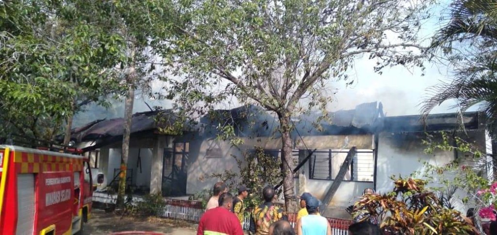 Kantor Camat Tumpaan Ludes Dilalap Sijago Merah