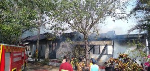 Kantor Camat Tumpaan Ludes Dilalap Sijago Merah