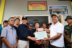 Peduli bencana Sangihe, Walikota GSVL antar langsung bantuan Pemkot Manado