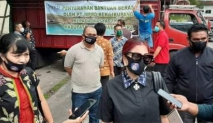 Bupati VAP Terima Langsung Bantuan Dampak Covid-19 dari PT MPRD KEK Likupang