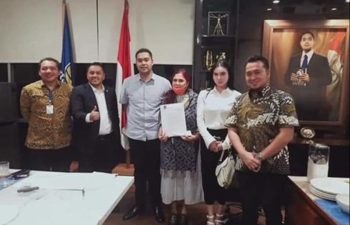 SGR Setia Dampingi VAP Terima SK Calon Gubernur Sulut