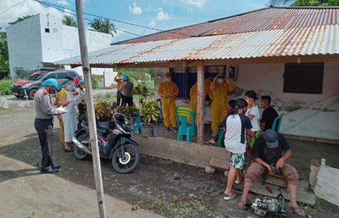 Tim Gugus Tugas Covid-19 Minsel Lakukan Rapid Test Kepada 5 Warga di Desa Molinow