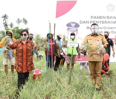 Gubernur Olly dan Ibu Rita Canangkan ‘Marijo Ba Kobong”