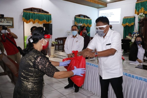 Didampingi ROR, Olly Hadiri HUT GMIM Nafiri Tempang