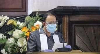 Didampingi Istri, ROR Beribadah Minggu di Jemaat Bumorik Rike