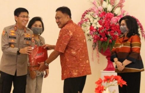 Olly Apresiasi Kapolda Lama dan Sambut Kapolda Sulut Baru