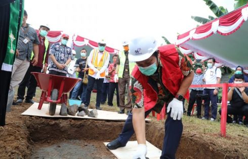 Steven Kandouw Letakkan Batu Pertama Pembangunan TPA Regional Manado