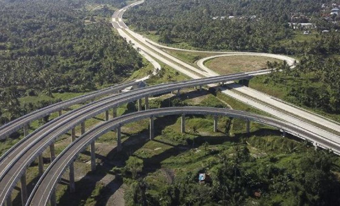 Presiden Joko Widodo Resmikan Jalan Tol Manado – Bitung Secara Virtual