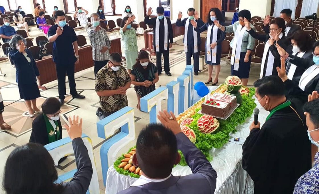 Pendeta dan Pelsus GMIM JSPS Pakowa, doakan dan utus Pnt JPAR dan Pnt Ai