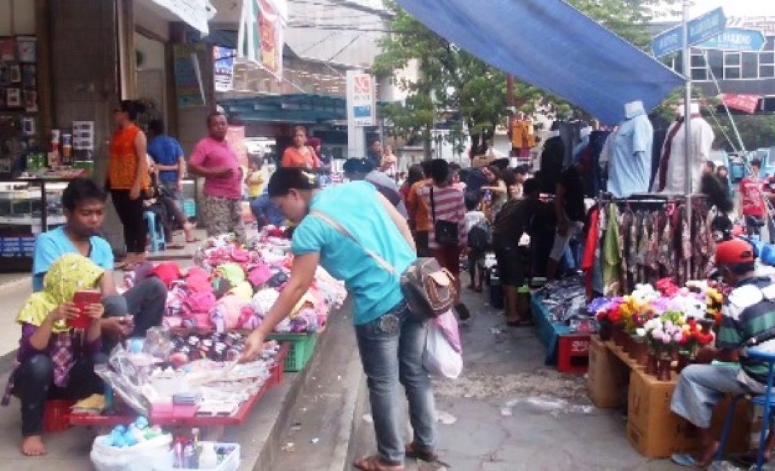 Jelang Natal dan Tahun Baru, PD Pasar Manado longgarkan PKL di Pusat Kota 45