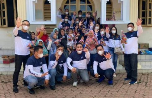 Direksi dan Staf PD Pasar anjangsana ke Panti Asuhan dan Panti Werda