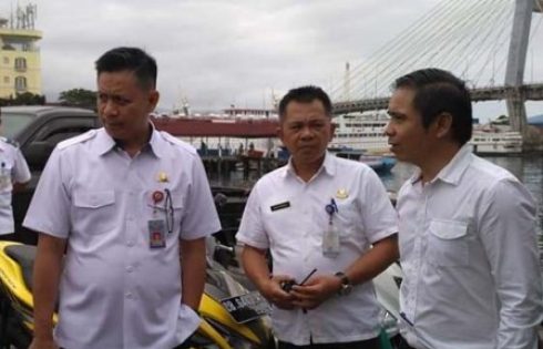 Sebelum berlayat alat keselamatan kapal diperiksa rutin Dishub Manado