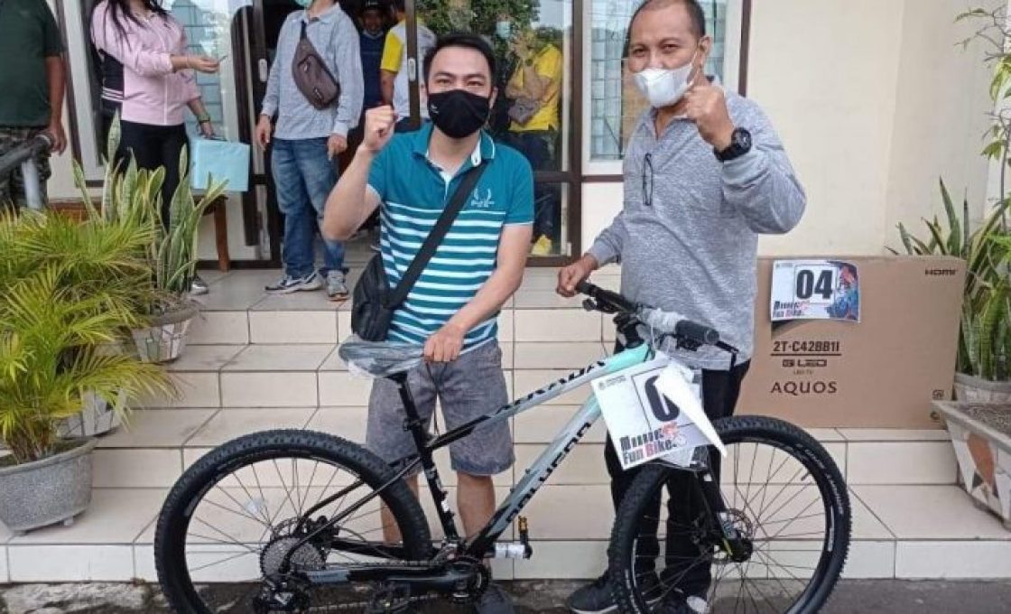 “Banjir” Door Prize, Manado Fun Bike 2020 Spektakuler