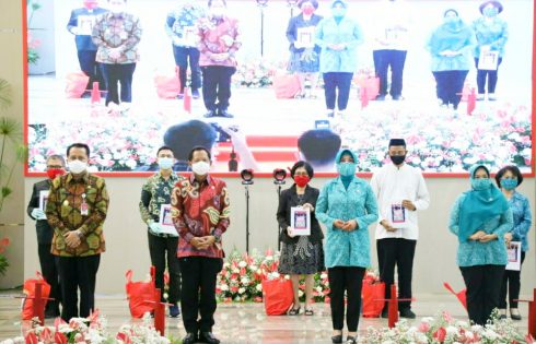 Tito Karnavian Bersama Ketum TP-PKK Launching Gerakan Sulut Bermasker