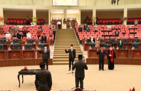 Kandouw Hadiri Pelantikan Tiga Anggota DPRD Sulut Yang Baru