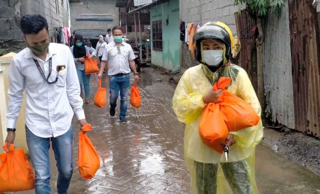 Esta Dana Ventura Salurkan Bantuan Bagi Korban Banjir di Manado