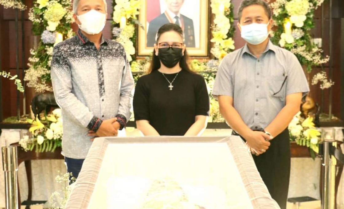 FDW-PYR melayat ke rumah duka mantan Gubernur Sulut SH Sarundajang