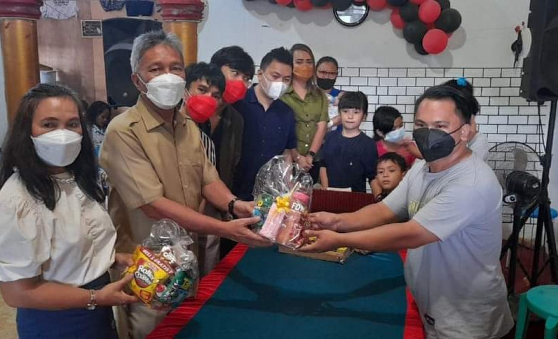 Wabup Minsel Rayakan HUT ke 55 Bersama Anak Panti Asuhan Gideon Matani