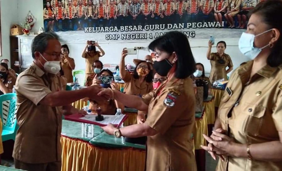 Gantikan Josephus, Sumilat Jabat Plt Kepsek SMPN 1 Amurang
