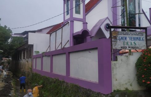 “Demo” Warga Taas dan Tingkulu Serentak Turun Ke Selokan