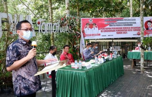 Pejabat Pemkot Tomohon Tandatangan Perjanjian Kerja
