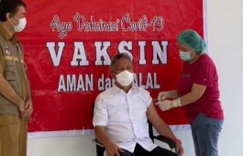 Bupati Minsel Jalani Penyuntikan Vaksin Covid-19