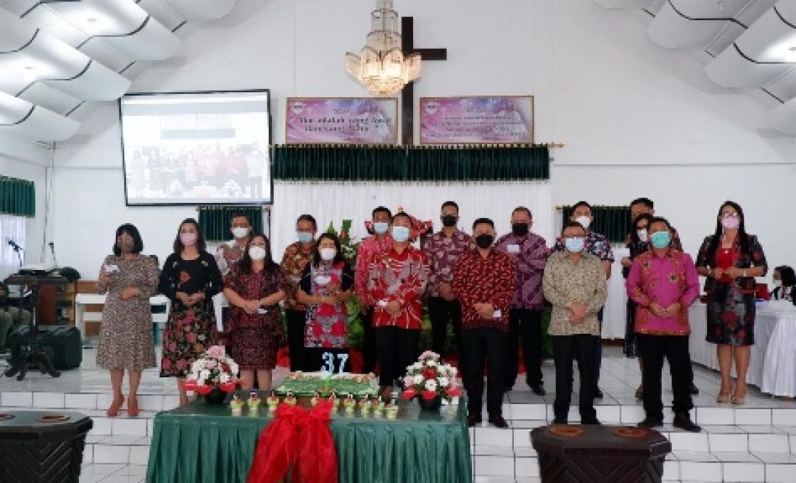 Wali Kota Tomohon Hadiri HUT GMIM Kanaan Uluindano