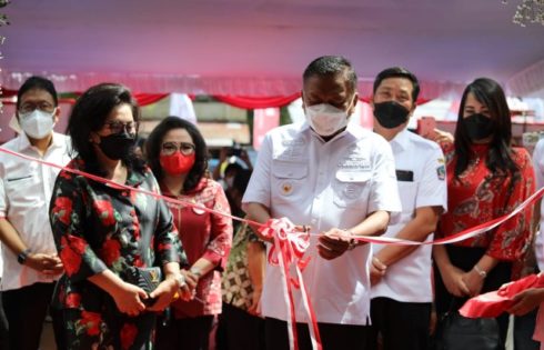 Singgung Kontroversi Soal Nama, Olly Gunting Pitah RSUD ODSK Provinsi Sulawesi Utara
