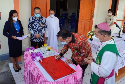 Wali Kota Tomohon Resmikan Aula St Yoseph Stasi Kayawu