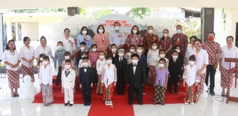 Dampingi Bunda PAUD Tomohon, Senduk Hadiri Penamatan Happy Holly Kids