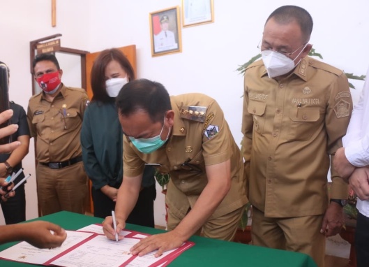 Penghargaan Pemkot Tomohon Buat Greysia Polii Diserahkan