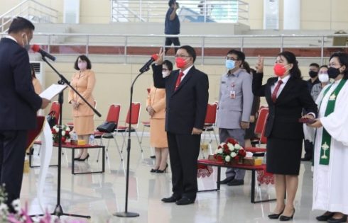 Rolling Perdana di Tahun 2021, Olly Lantik Pejabat Esalon II dari Minahasa