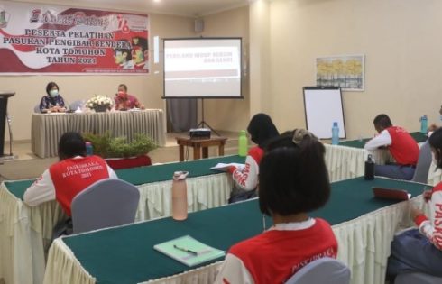 Ketua TP PKK Tomohon Bekali Calon Paskibra