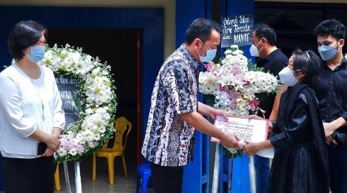 Melayat di Dua Lokasi Duka, Wali Kota Tomohon Beri Penguatan