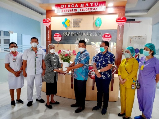 Ditengah Pandemi, Isteri Gubernur Pertama Sulut Semangati Nakes RSUP Prof. Kandau
