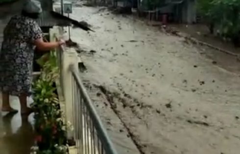 Banjir Bandang Terjang Kabupaten Mitra, Dua Rumah Hanyut