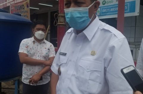 Terimah Bantuan Dari Pemkab Minahasa, Legi Sambut Dondokambey