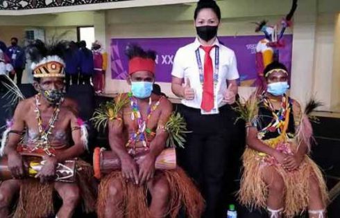 Guru SD Asal Sulut Jadi Wasit Perempuan Satu-Satunya di Cabor Bulutangkis PON ke-XX Papua