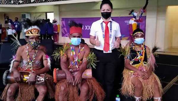 Guru SD Asal Sulut Jadi Wasit Perempuan Satu-Satunya di Cabor Bulutangkis PON ke-XX Papua