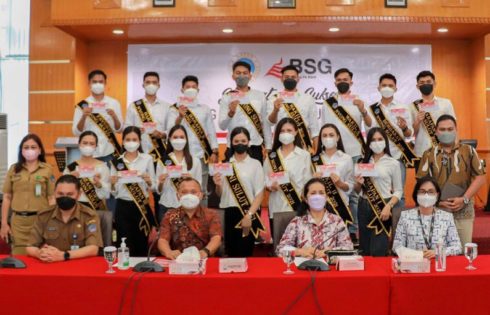 Diserahkan Bank SulutGo, Nyong dan Noni Sulut 2021 terima hadiah Rp 137 Juta