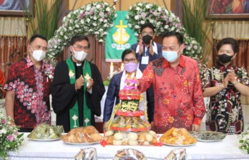 Hadiri HUT GMIM Baitel Wailan, Ini Ungkapan Caroll Senduk