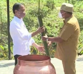 Sulut Sumbang Air Malimbukan dan Tanah Dari Watu Pinawetengan Untuk Ibukota Baru