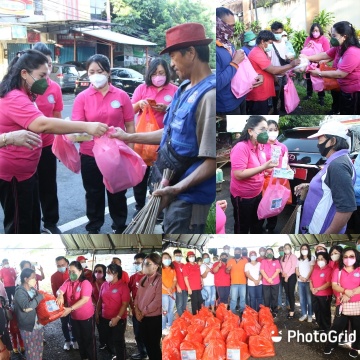 50 Tahun, PKK Provinsi Sulut Bagi-Bagi Bantuan ke Tukang Sampah