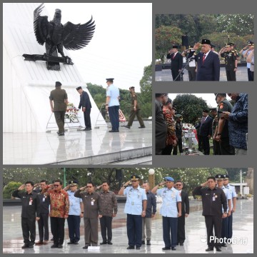 Olly Ziarah ke Makam Para Mantan Gubernur Sulut di TMP Kalibata