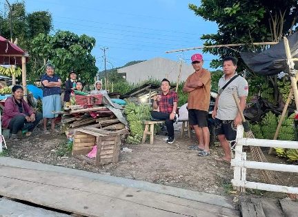 Wali Kota Tomohon di Somasi Pedagang Buah di Pasar Beriman