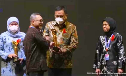 Olly Dondokambey Terima Penghargaan Kepala Daerah Terbaik Pendukung Ekspor dari Jokowi