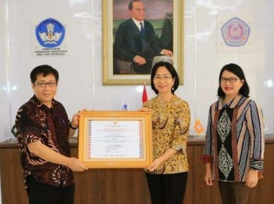 Unsrat Dapat Penghargaan Dari Kemenkumham